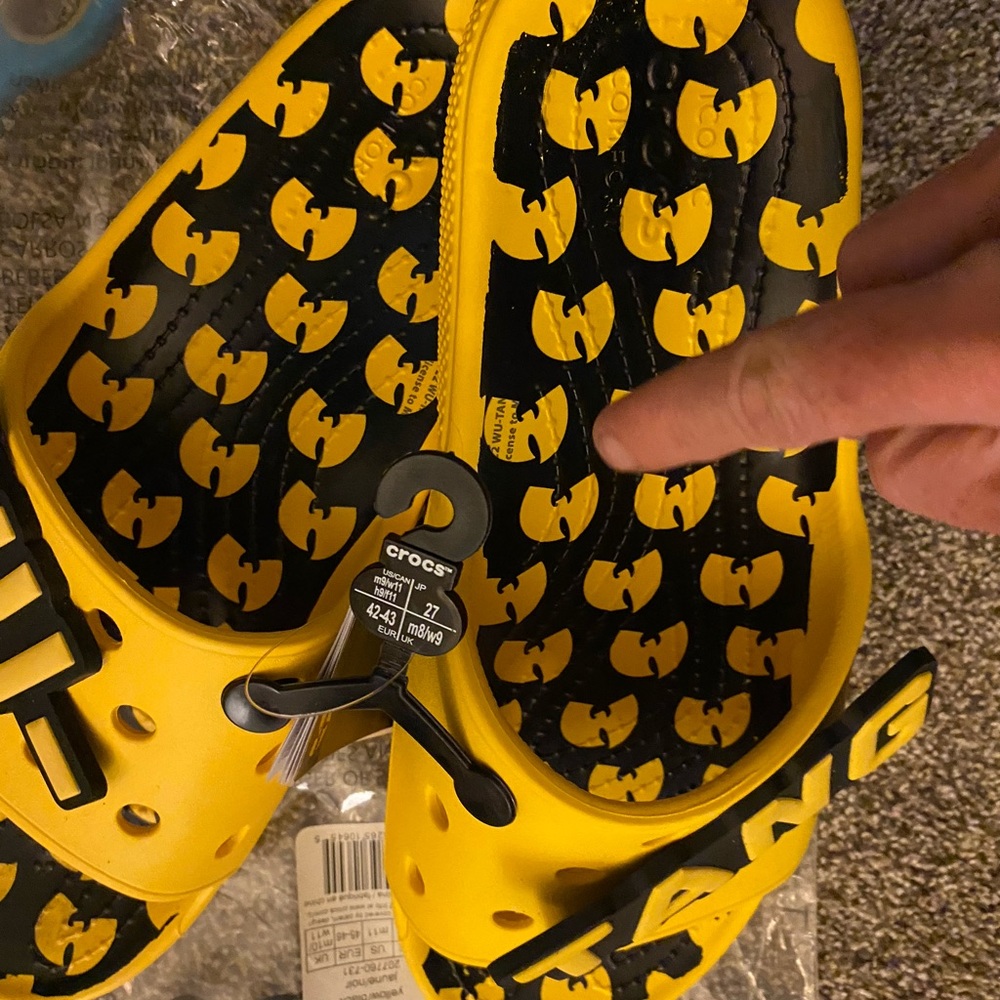 Crocs NWT WU-Tang mens size 11 USA sold out just got out da mailbox Blac&yellow - Picture 4 of 17